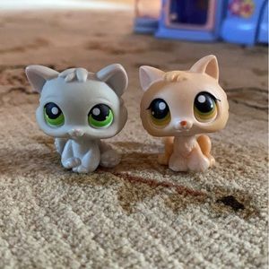 4 Littlest Pet Shop Cats